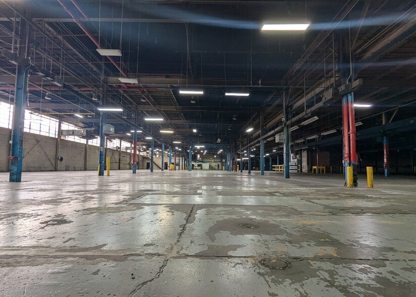 More Photos Of 4850 S Kilbourn Ave, Chicago Manufacturing For Lease