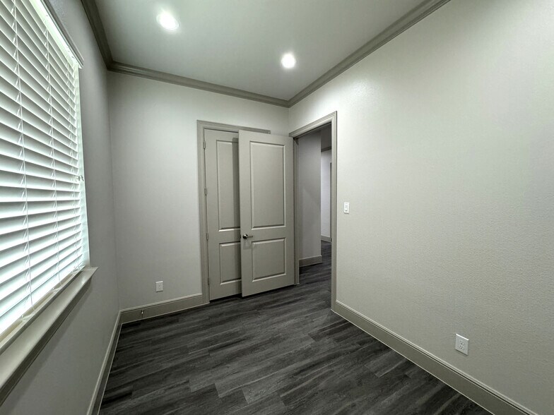 More Photos Of 17138 N Eldridge Pky, Tomball Medical For Sale