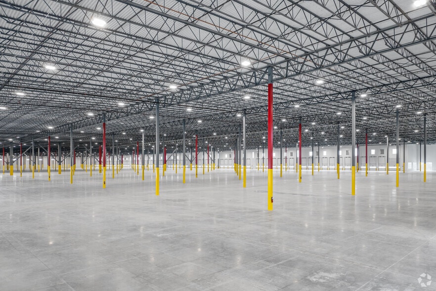 More Photos Of 542 SE Loop 410, San Antonio Warehouse For Sale