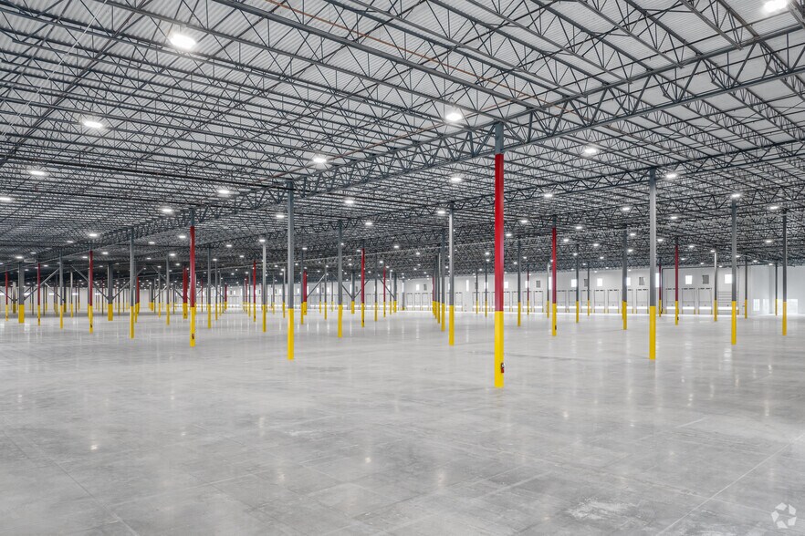 More Photos Of 542 SE Loop 410, San Antonio Warehouse For Lease