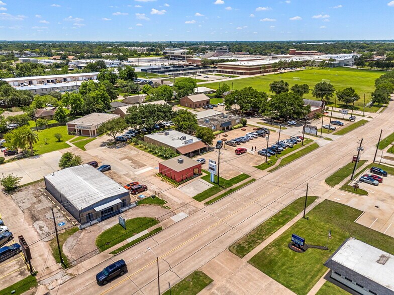 More Photos Of 130 W San Augustine St, Deer Park Office For Sale