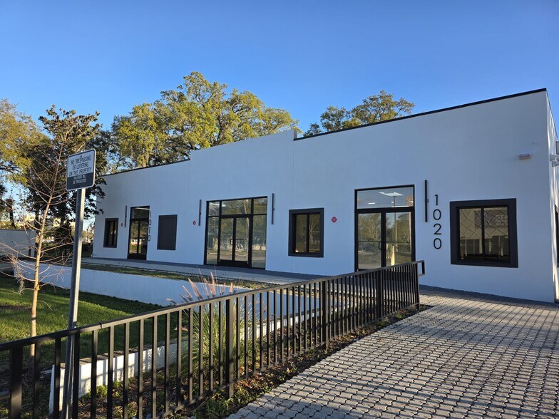 Primary Photo Of 1010-1020 W Oak St, Kissimmee Medical For Sale