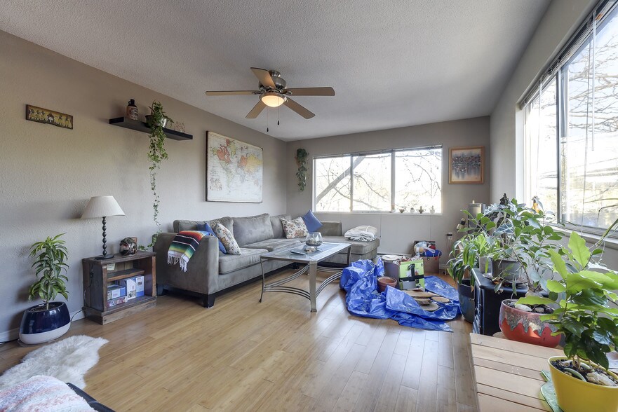 More Photos Of 9103 Glover Rd, Langley Storefront Retail Residential For Lease