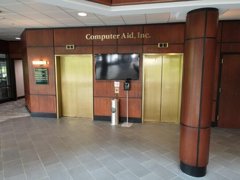 More Photos Of 1390 Ridgeview Dr, Allentown Office For Lease