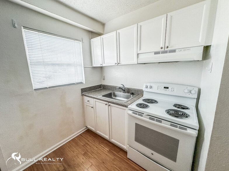 More Photos Of 2099 Martin Luther King Dr, Atlanta Apartments For Sale