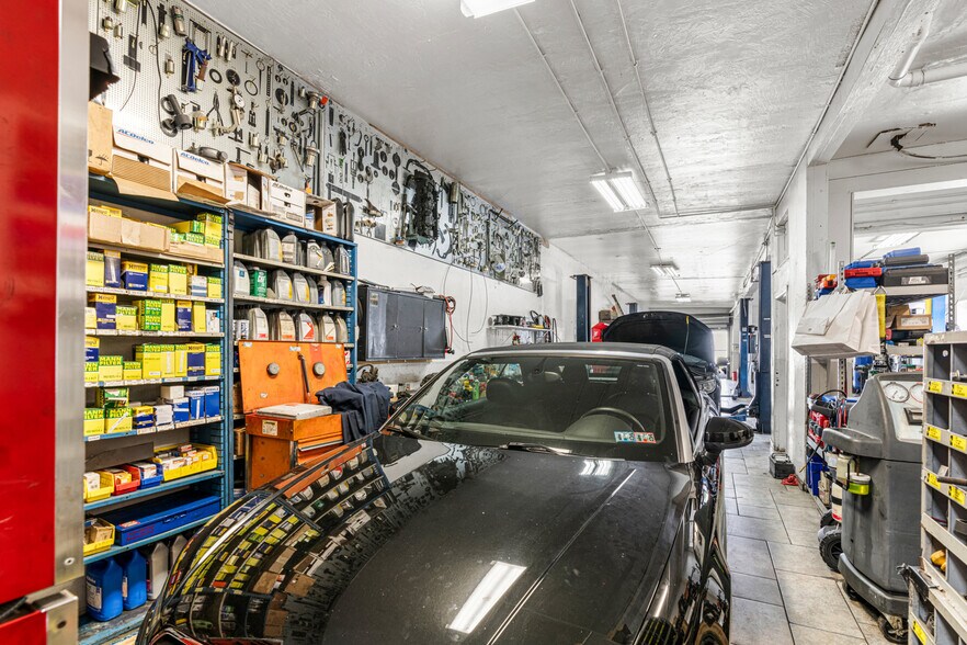 More Photos Of 3771 Bird Rd, Miami Storefront For Sale