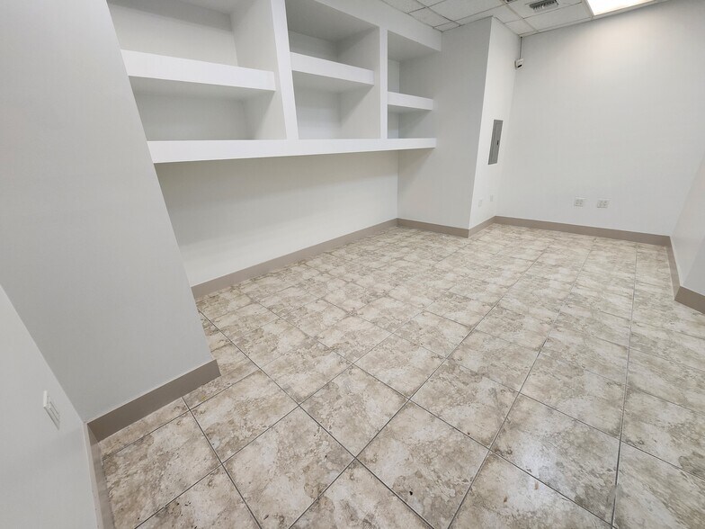 More Photos Of 650 NW 105th St, Miami Warehouse For Lease