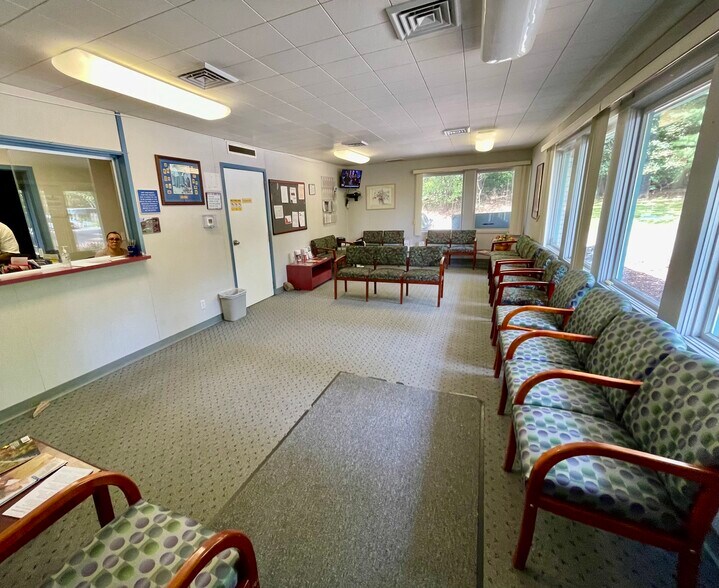 More Photos Of 460 Gidney Ave, Newburgh Medical For Lease