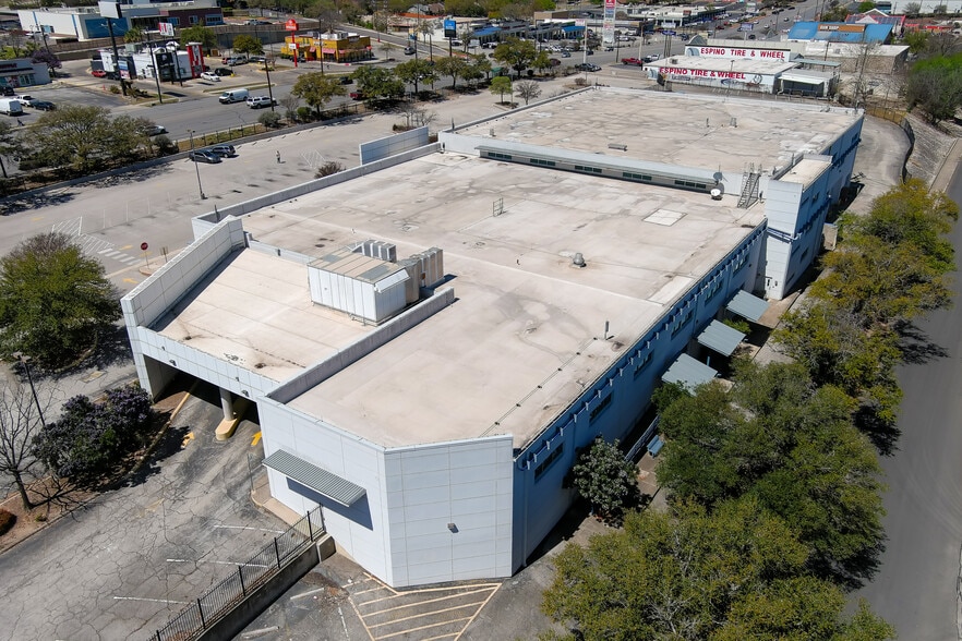 More Photos Of 7000 San Pedro Ave, San Antonio Storefront Retail Office For Sale