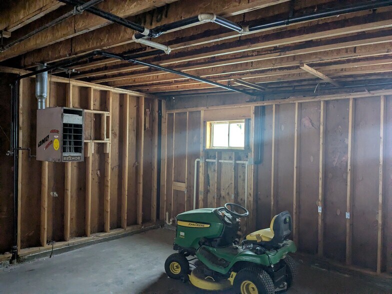 More Photos Of 310 N State St, Concord Showroom For Lease