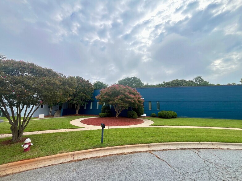 More Photos Of 705 Baker Ct, High Point Warehouse For Lease