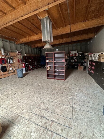 More Photos Of 77530 Enfield Ln, Palm Desert Showroom For Lease