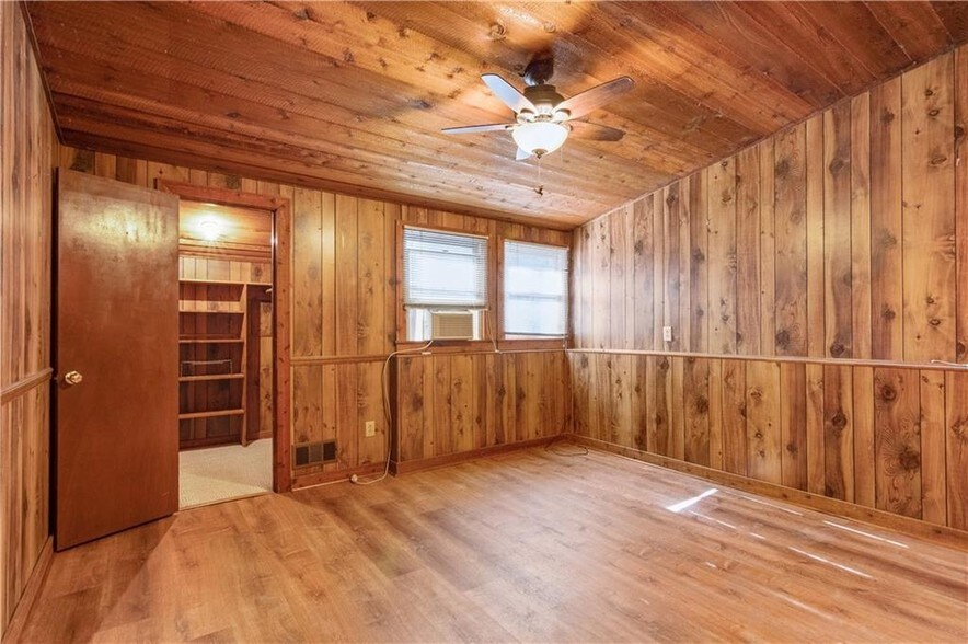 More Photos Of 1345 Ronald Reagan Blvd, Cumming Showroom For Sale