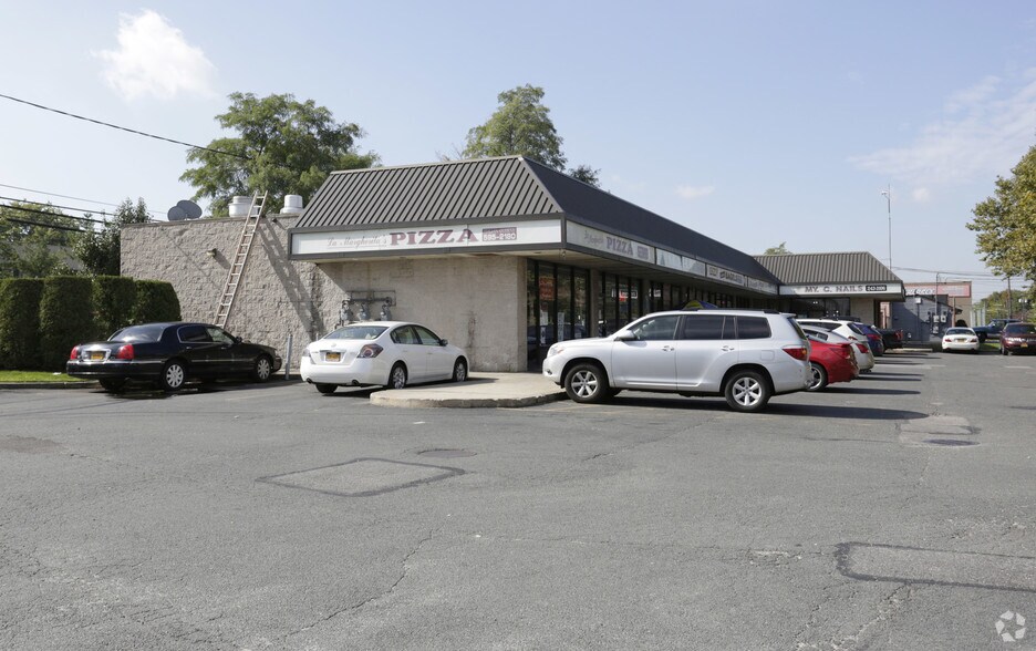 More Photos Of 848-862 Long Island Ave, Deer Park Freestanding For Lease