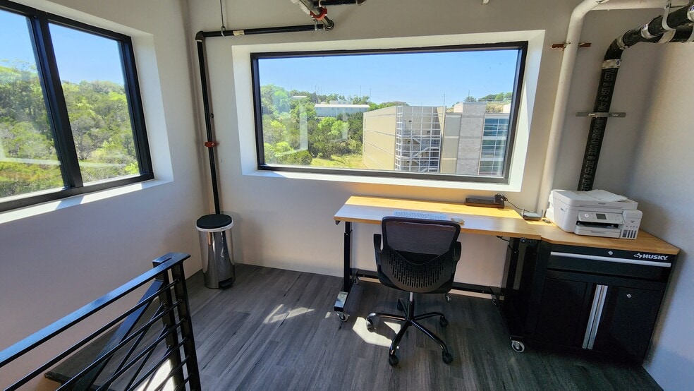 More Photos Of 4229 N FM 620 Hwy, Austin Showroom For Sale