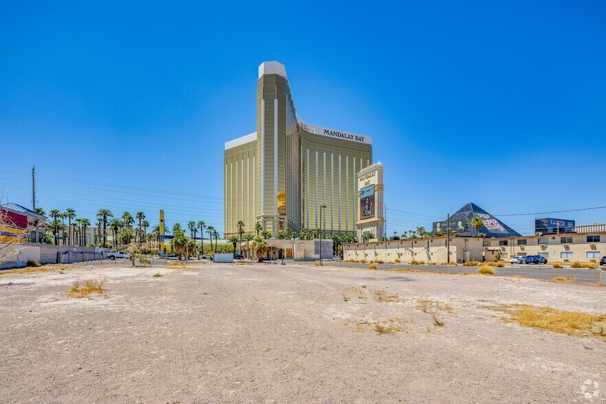 More Photos Of 3969 Las Vegas Blvd S, Las Vegas Bar For Lease