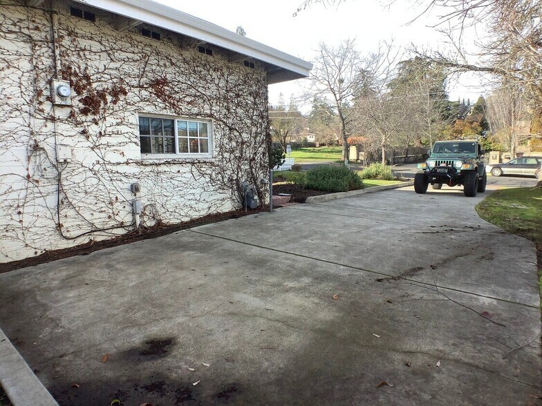 More Photos Of 40 Church St, Ashland Office Residential For Lease
