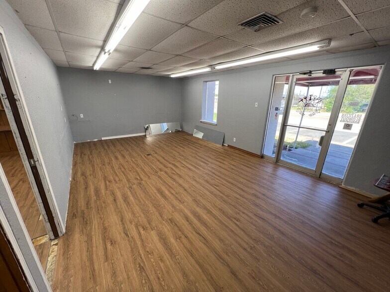 More Photos Of 810 E Main Ave, Robstown Office For Lease