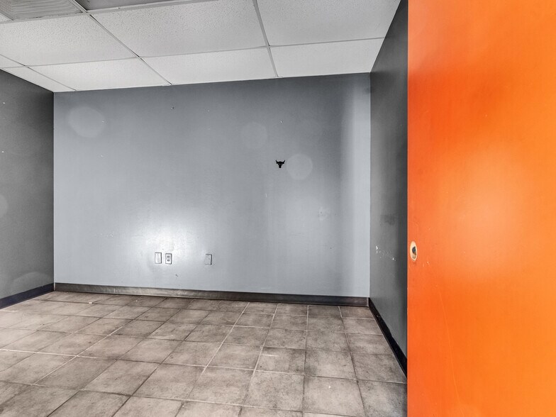 More Photos Of 815 Emancipation Ave, Houston Industrial For Sale