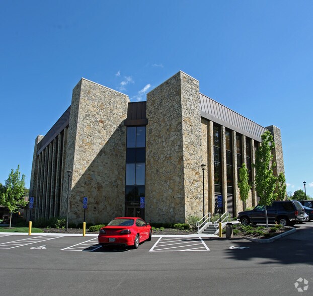 More Photos Of 400 Sugar Camp Cir, Dayton Loft Creative Space For Sale