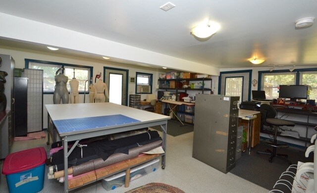 More Photos Of 2105 SE Ochoco St, Portland Office For Sale