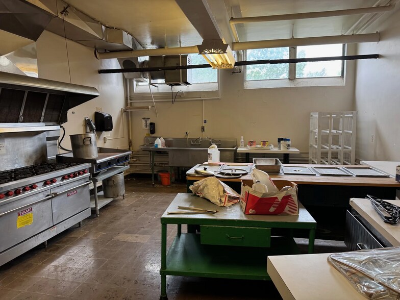 More Photos Of 89 E Genesee St, Auburn Flex For Sale