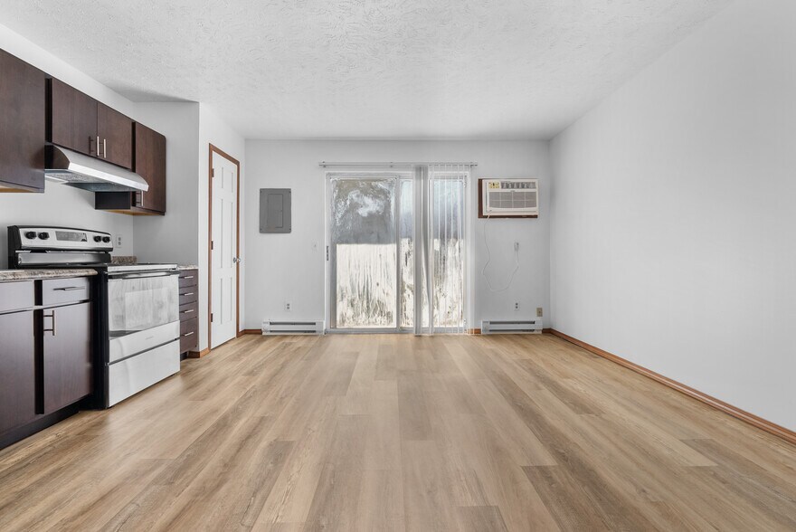 More Photos Of 652 Northgate Cir, Rochester Multifamily For Sale