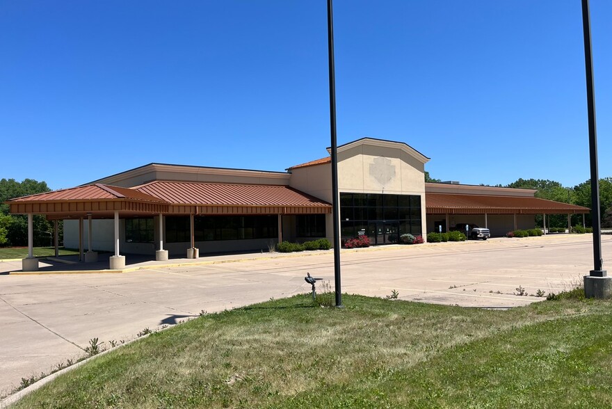 Primary Photo Of 131 S Soangetaha Rd, Galesburg Auto Dealership For Sale