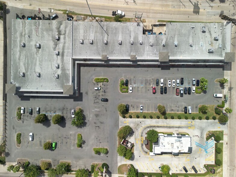 More Photos Of 4800-4900 Chef Menteur Hwy, New Orleans General Retail For Sale