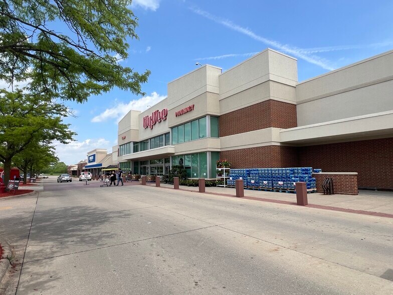 More Photos Of 2001-2017 5th St, Silvis Unknown For Lease