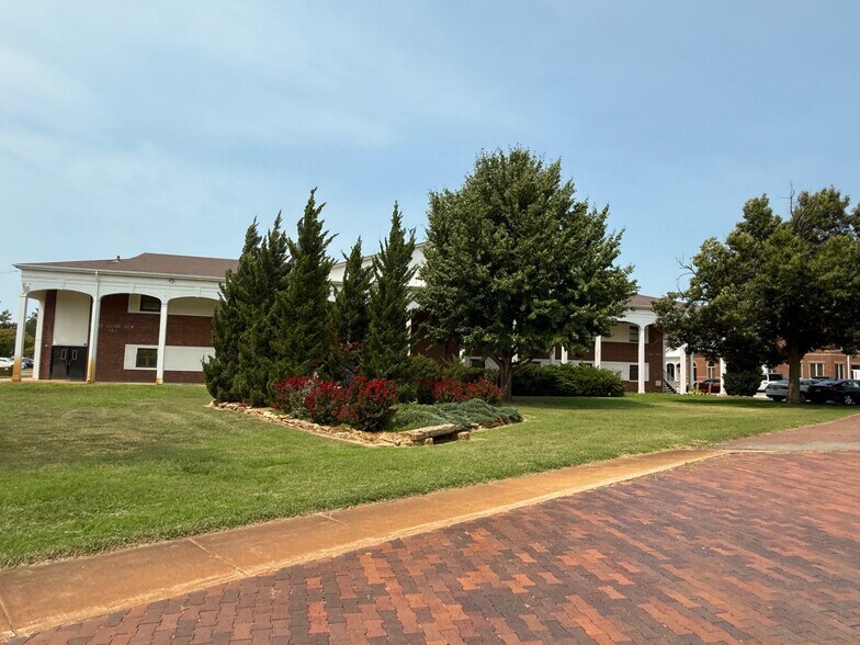 More Photos Of 110 W Otis Ave, Salina Office For Sale
