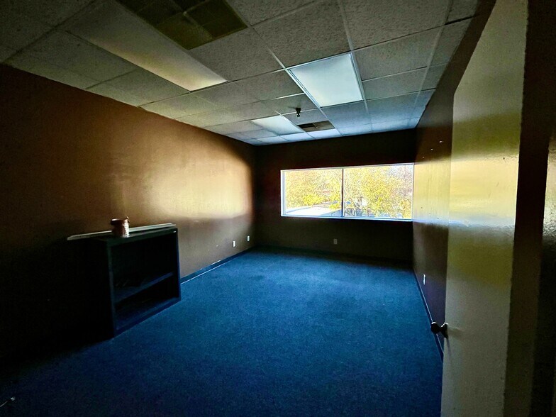 More Photos Of 1712 N Frazier St, Conroe Unknown For Sale