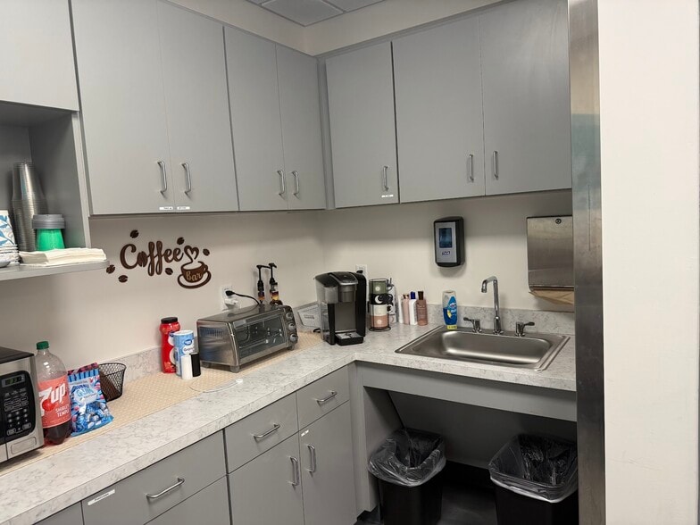 More Photos Of 1536 S Pine Ave, Ocala Fast Food For Lease