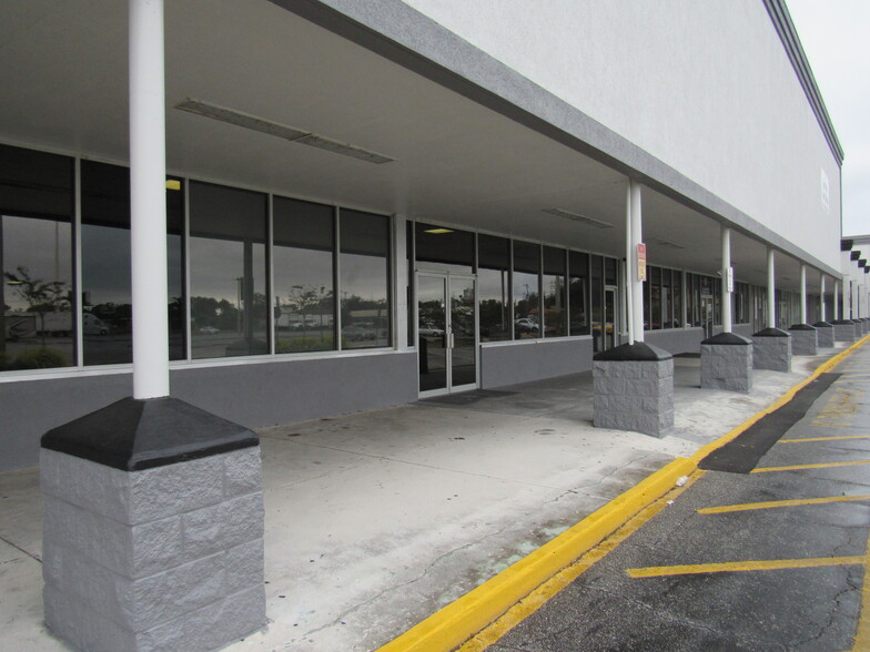 Primary Photo Of 5019 Edgewater Dr, Orlando Supermarket For Sale