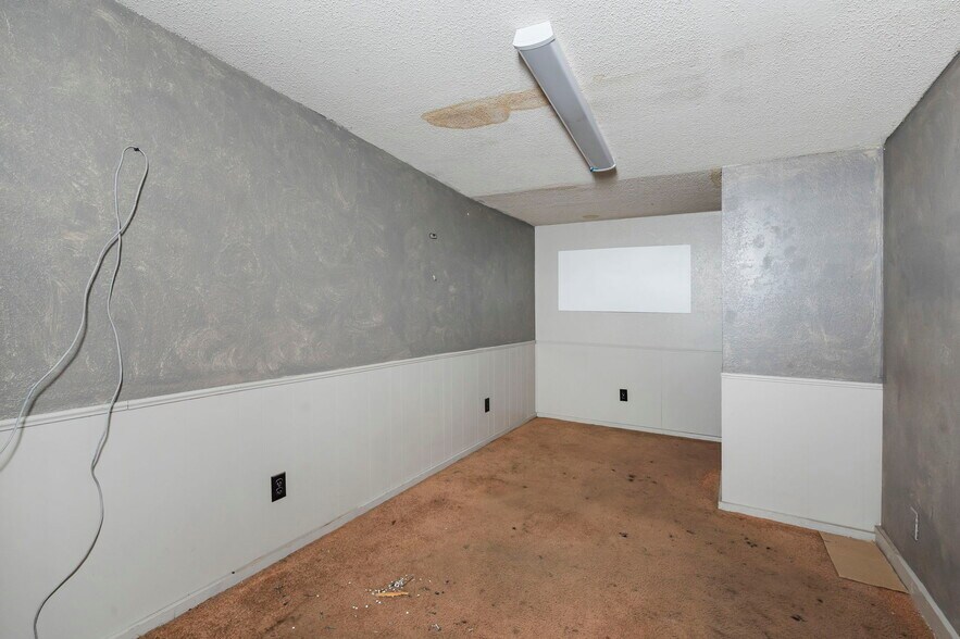 More Photos Of 825 MO-59, Carthage Industrial For Lease