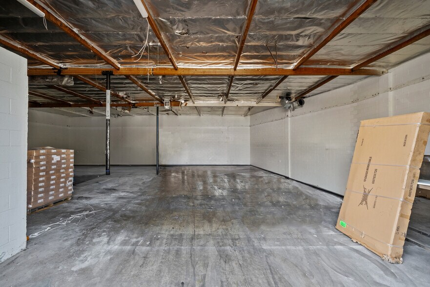 More Photos Of 7425 Bellaire Ave, North Hollywood Warehouse For Sale