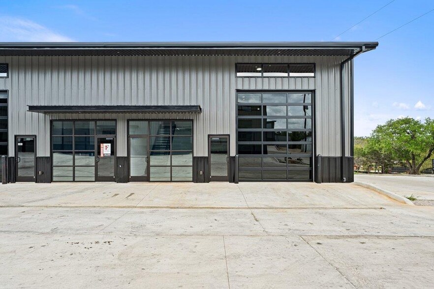 More Photos Of 451 Farrell Rd, Dripping Springs Light Distribution For Sale