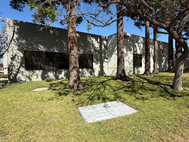 More Photos Of 4171 Business Center Dr, Fremont Manufacturing For Lease