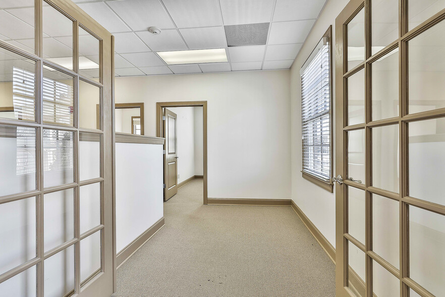 More Photos Of 75 Jackson St, Newnan Unknown For Lease