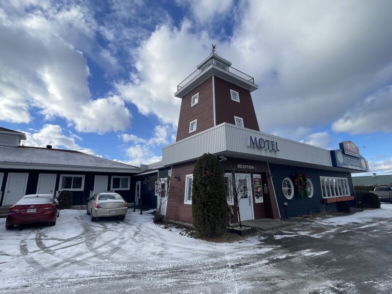 Primary Photo Of 45 Av Saint-Louis, Plessisville, Qc, Plessisville Hotel For Sale