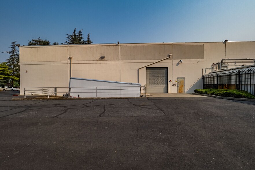More Photos Of 140 Blue Ravine Rd, Folsom Showroom For Sale