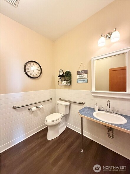 More Photos Of 214 Pine Street St, Okanogan Office For Sale