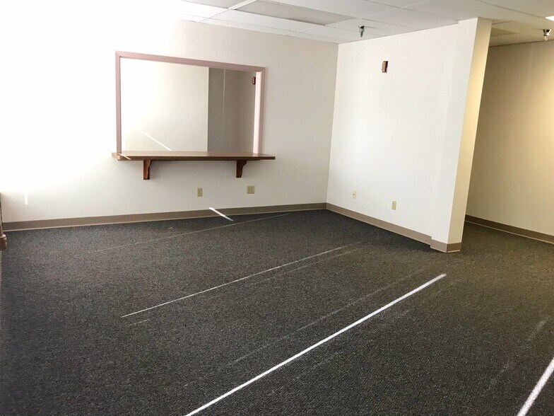 More Photos Of 1210-1228 Towanda Ave, Bloomington Unknown For Lease