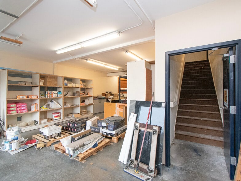 More Photos Of 3368 E Hwy 101, Port Angeles Showroom For Sale