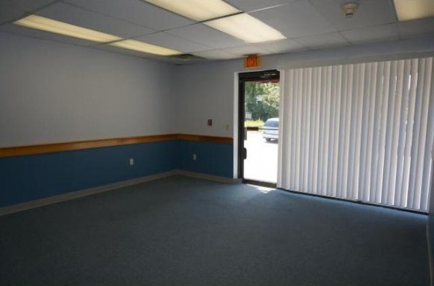 More Photos Of 1100 Hooksett Rd, Hooksett Freestanding For Lease