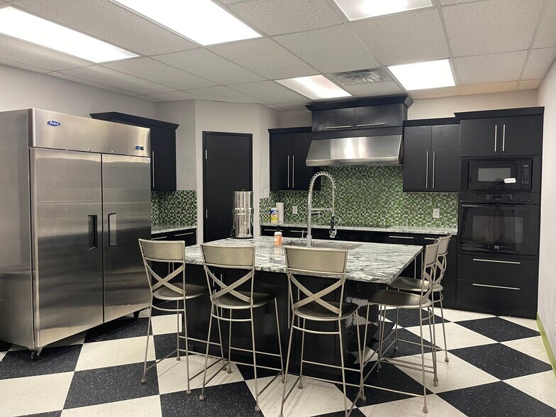More Photos Of 2436 County Road 311, Jarrell Flex For Lease