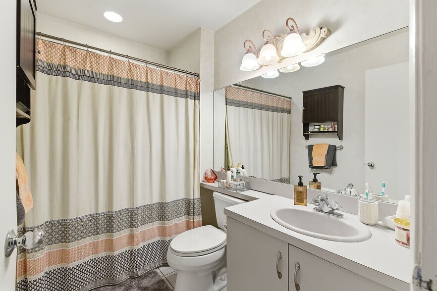 More Photos Of 801 Hughes Dr, Hamilton Office Residential For Sale