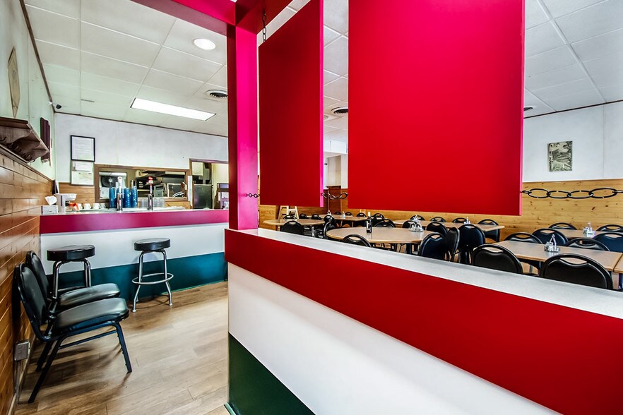 More Photos Of 134 S Main St, Oregon Restaurant For Sale