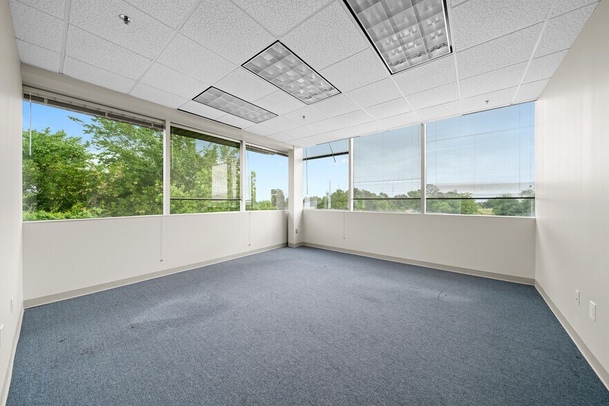 More Photos Of 7840 N Sam Houston Pky W, Houston Office For Lease
