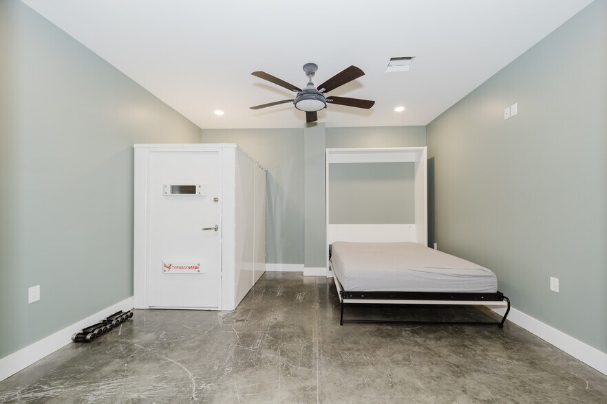 More Photos Of 17629 Cordova Pl, Panama City Beach Industrial For Sale